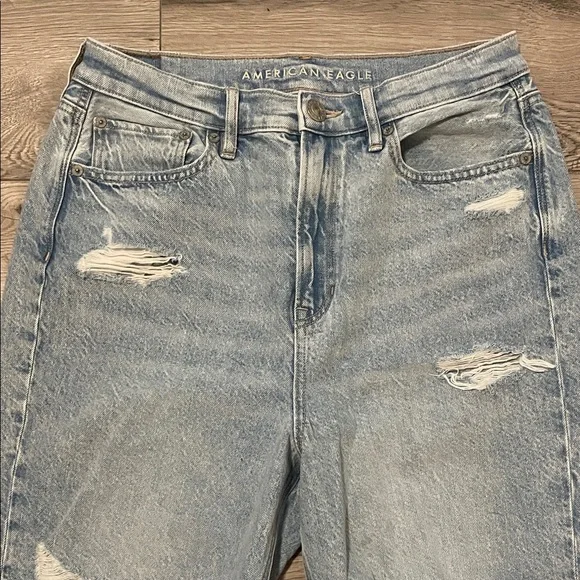 American Eagle Outfitters Ripped Light Blue High-Rise 90’s Boyfriend Jeans - Picture 5 of 9